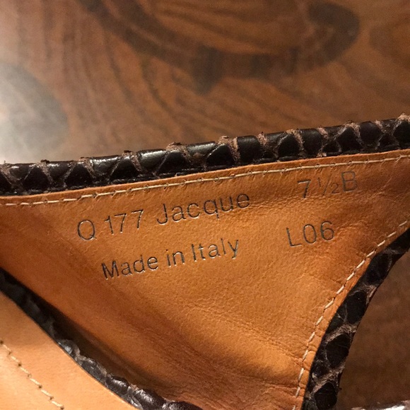 Mint condition  2” heel, peep toe, very elegant - Picture 11 of 13